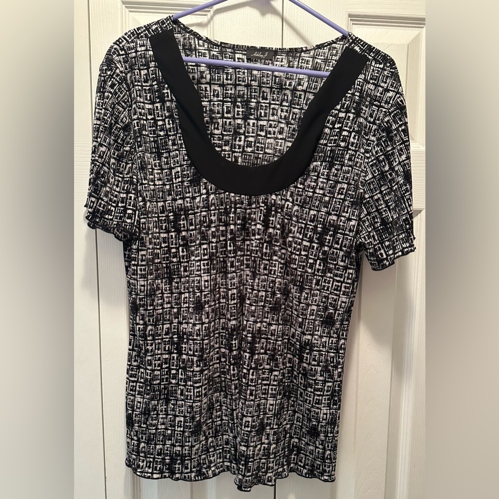 Ashley By 26 International Black and White Geometric Blouse